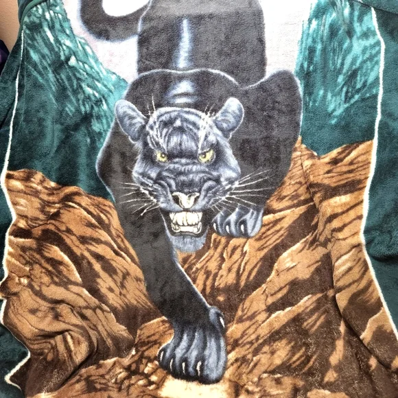 Black Panther Large Green Fleece Camping Warm Bed Blanket 90×75